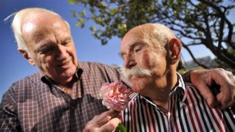 ancianos gay|SER GAY EN LA TERCERA EDAD .